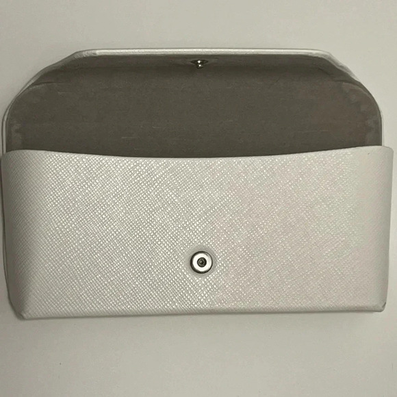 New Michael Kors. Eye Glass Case - Picture 4 of 5